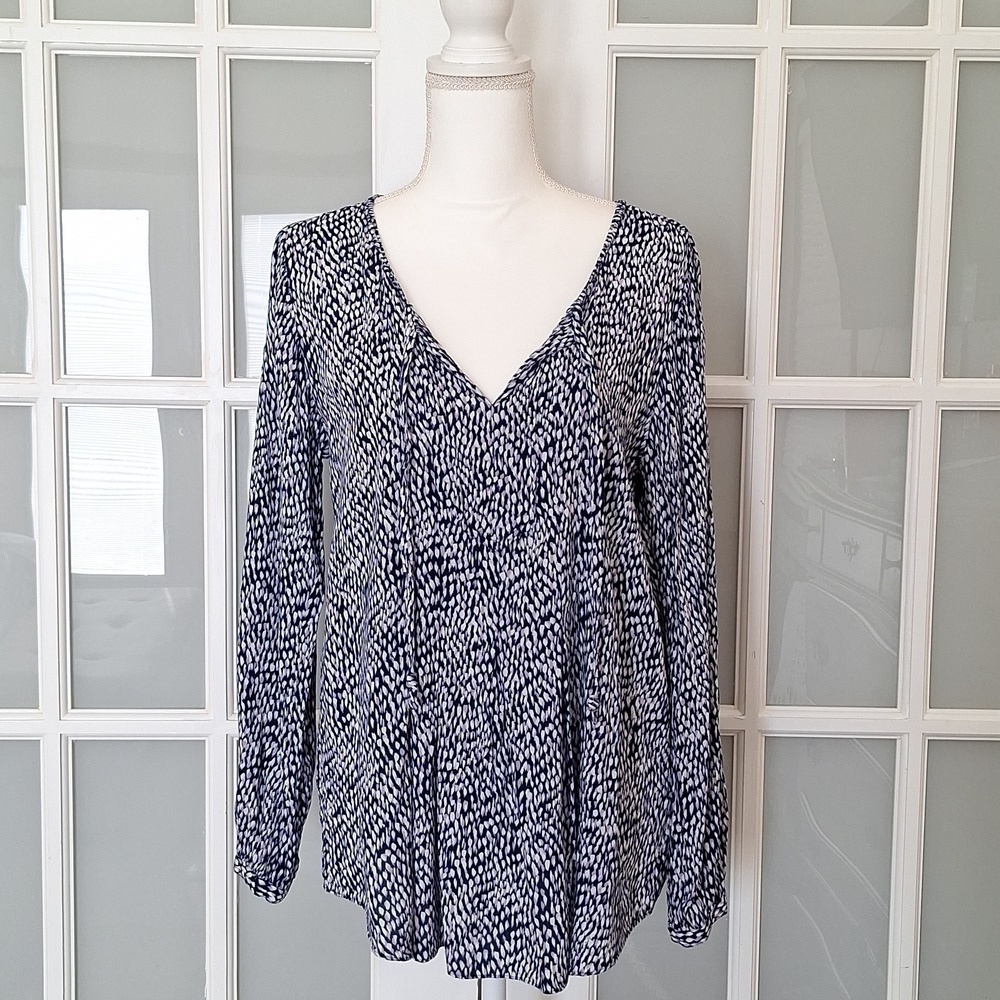 Two by Vince Camuto V-Neck Casual Blouse